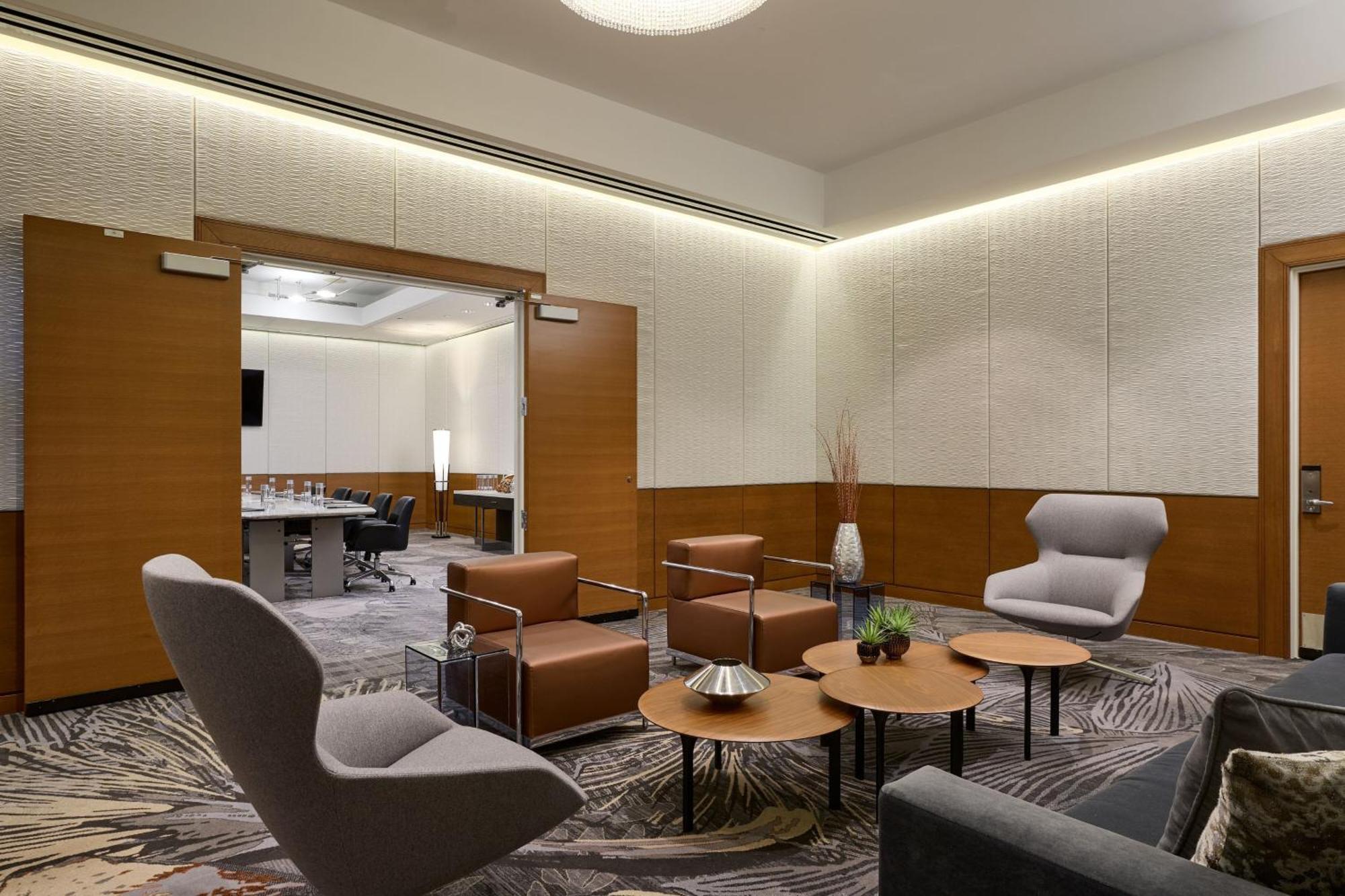 เรเนซองส์ เชาม์บูร์ก คอนเวนชันเซ็นเตอร์ โฮเทล Hotel ชอมเบิร์ก ภายนอก รูปภาพ